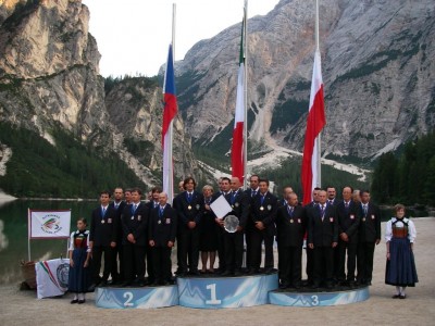 The victorious top 3 teams in Italy
